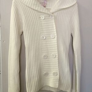 Light weight sweater with hood